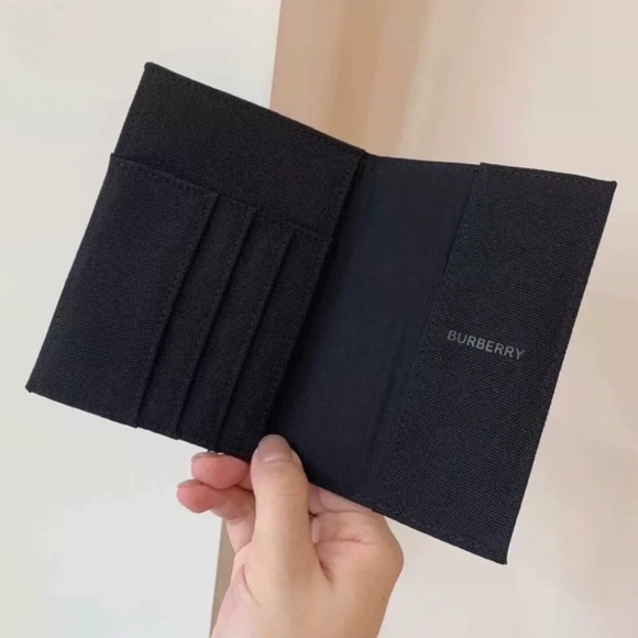 Burberry Passport Holder NEW - Picture 5 of 5